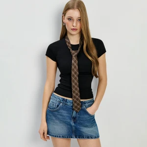 Brązowy krawat w kratkę House