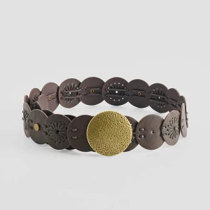 Brązowy pasek ze złotą klamrą i okrągłymi krążkami House