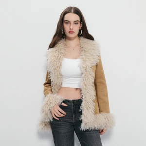 Brązowy płaszcz z imitacji zamszu ze sztucznym futerkiem House