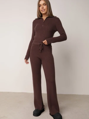 Brązowy Prążkowany Komplet Dzianinowy z Wiskozą Spodnie i Sweter ze Stójką Taraliel M&d Fashion