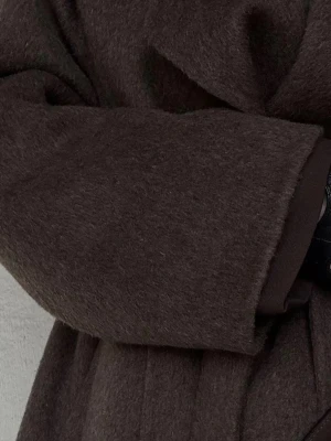 Brązowy rozkloszowany płaszcz z paskiem Mocca Flare - 70% wełny LAÏF