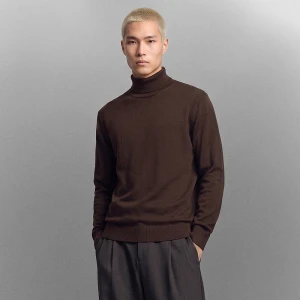 Brązowy sweter z golfem House