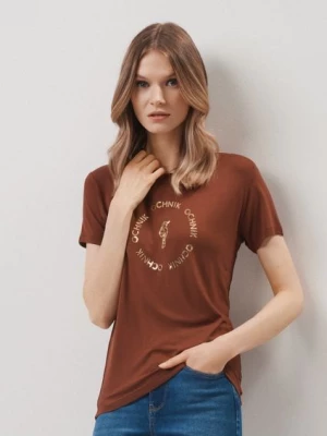 Brązowy T-shirt damski z aplikacją OCHNIK