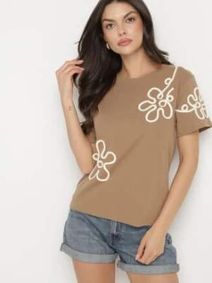 Zdjęcie produktu Jasnobrązowy T-shirt z Kwiatowymi Aplikacjami Tilenna