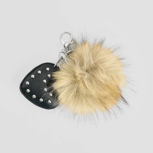 Brelok z futerkiem i serduszkiem House