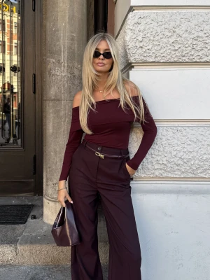 Burgundowa bluzka z hiszpańskim dekoltem TARANKO