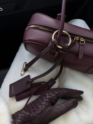 Burgundowy skórzany brelok z zawieszką TARANKO