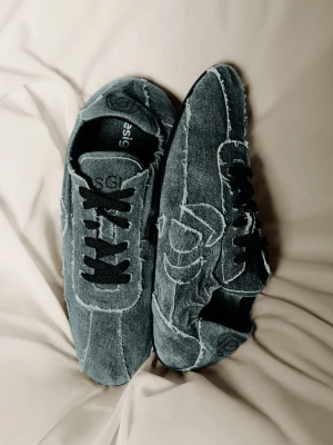 But sportowy logo denim studio Desigual