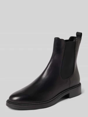 Buty chelsea ze skórą naturalną Tamaris Czarny