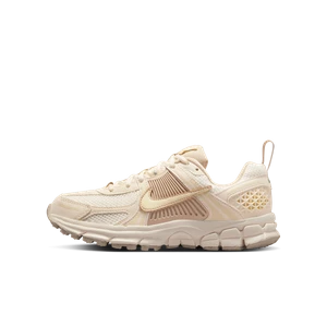 Zdjęcie produktu Buty dla dużych dzieci Nike Vomero 5 z odblaskowymi akcentami - Brązowy