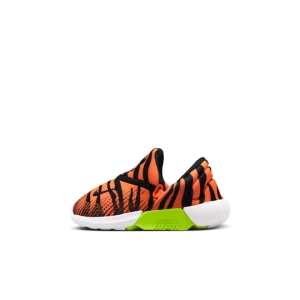 Buty dla niemowląt i maluchów Nike Swoosh Go - Pomarańczowy