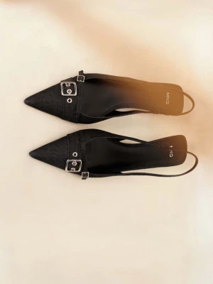 Buty dżinsowe z odkrytą piętą i sprzączką granatowy - Kobieta - - MANGO