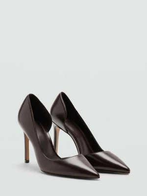 Buty na obcasie z asymetryczną cholewką czekoladowy - Kobieta - - MANGO