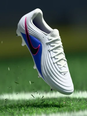 Buty piłkarskie na miękką nawierzchnię Nike biały