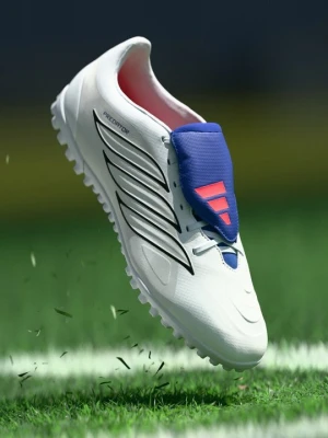 Buty piłkarskie na murawę Adidas biały