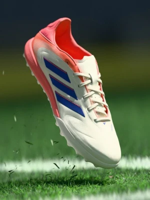 Buty piłkarskie na murawę Adidas mleczny