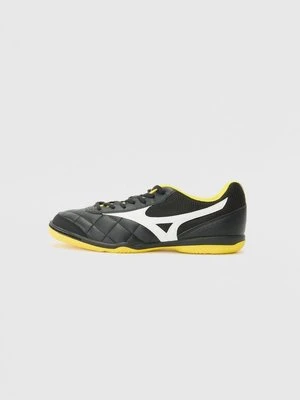 Buty piłkarskie na murawę Mizuno