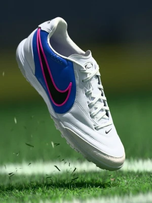 Buty piłkarskie na murawę Nike biały