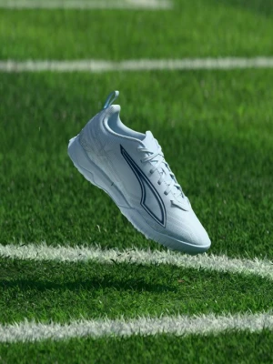 Buty piłkarskie na murawę Puma jasnoniebieski