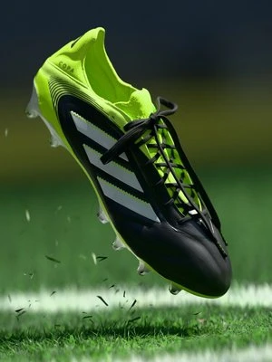 Buty piłkarskie na twardą nawierzchnię Adidas czarny