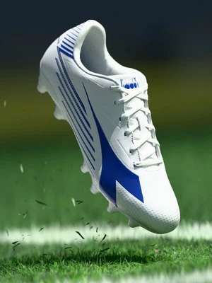 Buty piłkarskie na twardą nawierzchnię Diadora biały