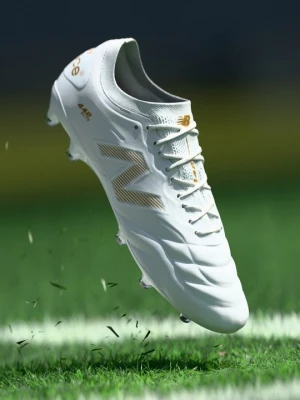 Buty piłkarskie na twardą nawierzchnię New Balance biały