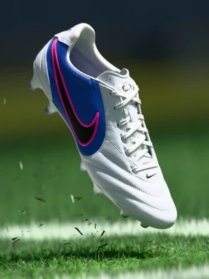 Buty piłkarskie na twardą nawierzchnię Nike biały