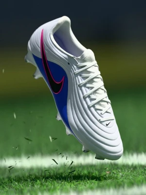 Buty piłkarskie na twardą nawierzchnię Nike biały
