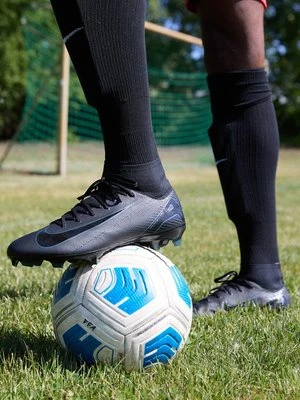 Buty piłkarskie na twardą nawierzchnię Nike czarny