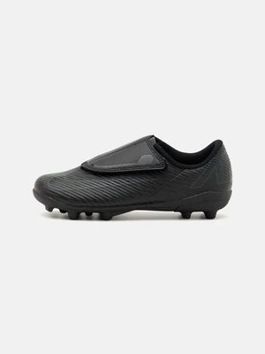 Buty piłkarskie na twardą nawierzchnię Nike Performance