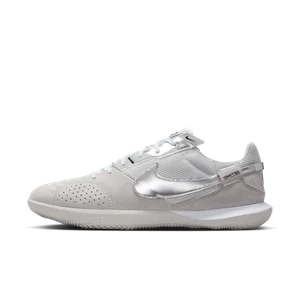 Buty piłkarskie typu low top Nike Streetgato - Szary