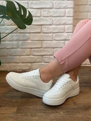 Buty sportowe damskie białe sznurowane MILLIE & CO