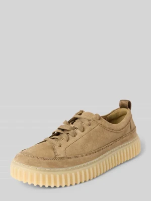 Buty sznurowane z fakturowaną podeszwą Clarks