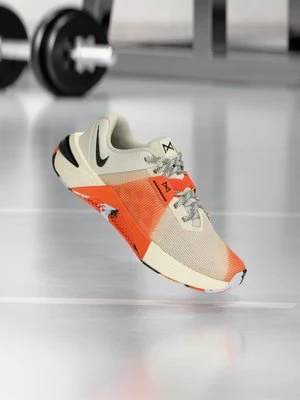 Buty treningowe Nike mleczny