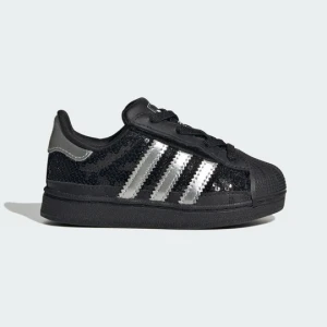 BUTY Z WYGODNYM ZAPIĘCIEM I ELASTYCZNYMI SZNUROWADŁAMI SUPERSTAR II Adidas