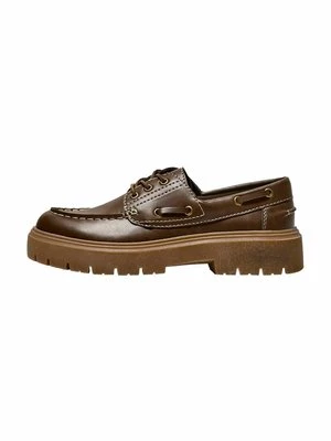 Buty żeglarskie Bershka