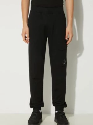 C.P. Company spodnie dresowe bawełniane Diagonal Raised Fleece Cargo Sweatpants kolor czarny gładkie 17CMSP017A005086W