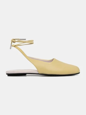 Calvin Klein baleriny skórzane BALLERINA SLING BACK LTH kolor żółty HW0HW02655