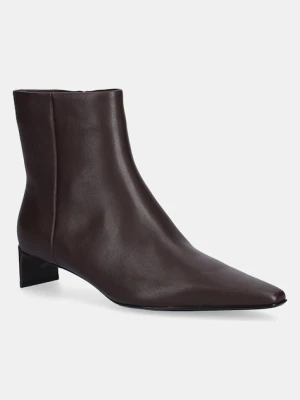 Calvin Klein botki skórzane SET BACK KITTEN HEEL ANKLE BOOT kolor czarny na słupku HW0HW02811