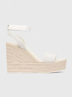 Calvin Klein Jeans sandały zamszowe WEDGE SANDAL SU CON damskie kolor beżowy na platformie YW0YW01026