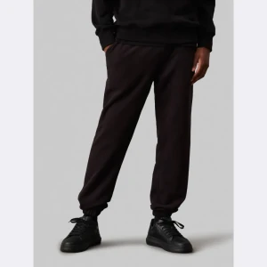 Calvin Klein Jeans Spodnie dresowe CHENILLE | Regular Fit