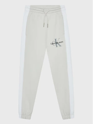 Calvin Klein Jeans Spodnie dresowe IB0IB01360 Szary Regular Fit