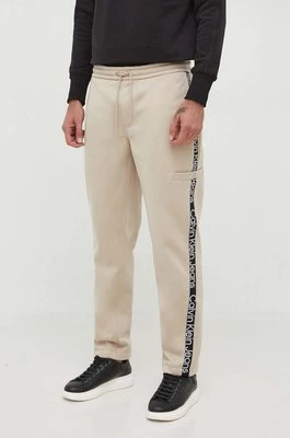 Calvin Klein Jeans spodnie dresowe kolor beżowy z aplikacją