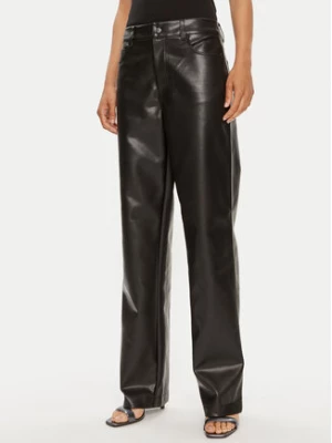 Calvin Klein Jeans Spodnie z imitacji skóry J20J223548 Czarny Straight Fit