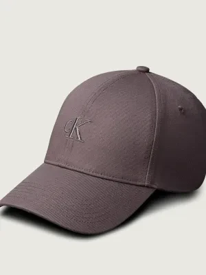 Calvin Klein Jeansowa bejsbolówka BURNOUT