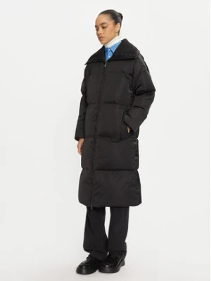 Calvin Klein Płaszcz zimowy K20K207721 Czarny Regular Fit