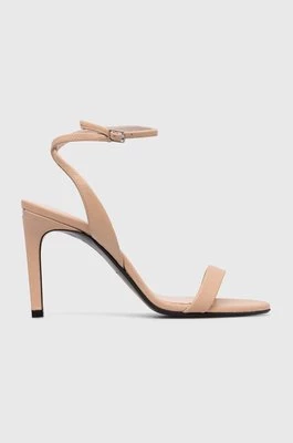 Calvin Klein sandały skórzane HEEL SANDAL 90 LTH kolor beżowy HW0HW01945