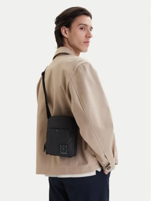 Calvin Klein Saszetka Utility Emblem Reporter LV04D3303G Czarny