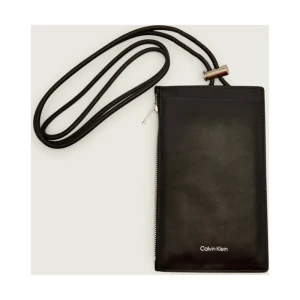 Calvin Klein Skórzana torebka na telefon 8"