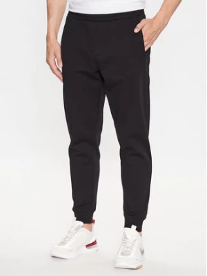 Calvin Klein Spodnie dresowe Logo Tape K10K111565 Czarny Comfort Fit